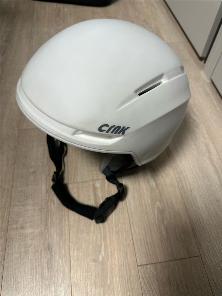 크랭크 스카디 헬멧 판매합니다 이미지