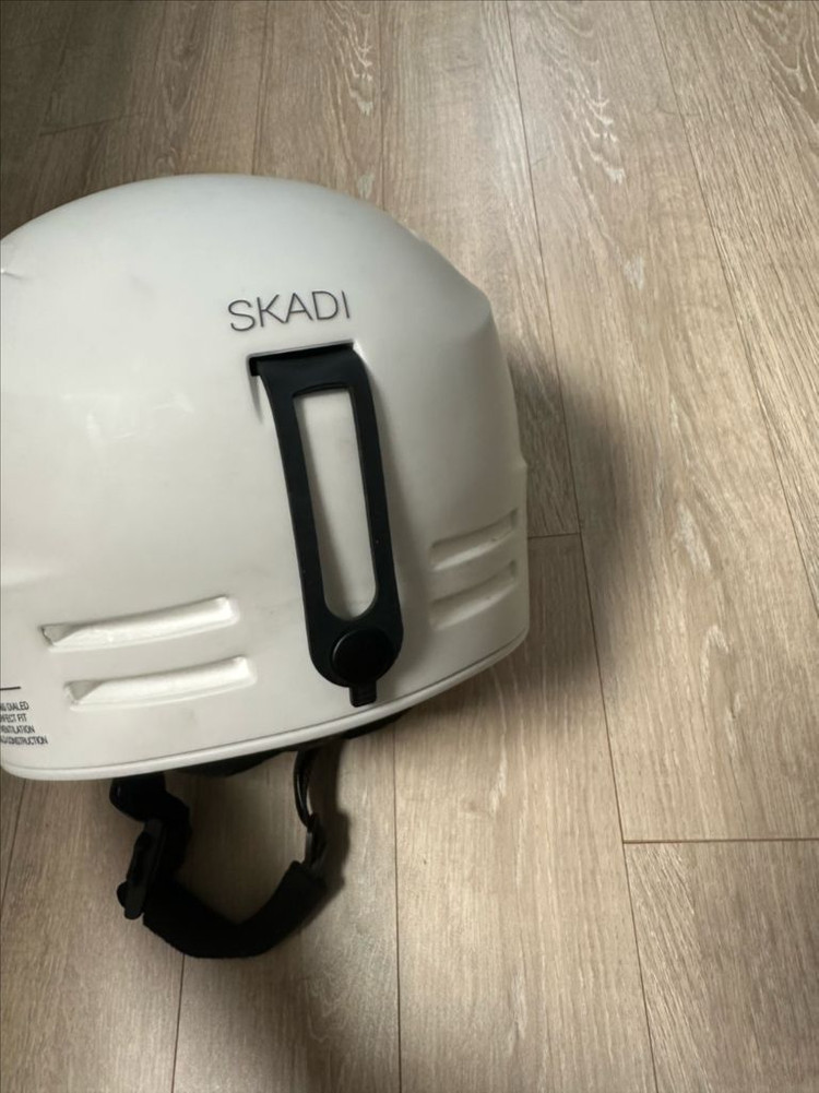 크랭크 스카디 헬멧 판매합니다 이미지