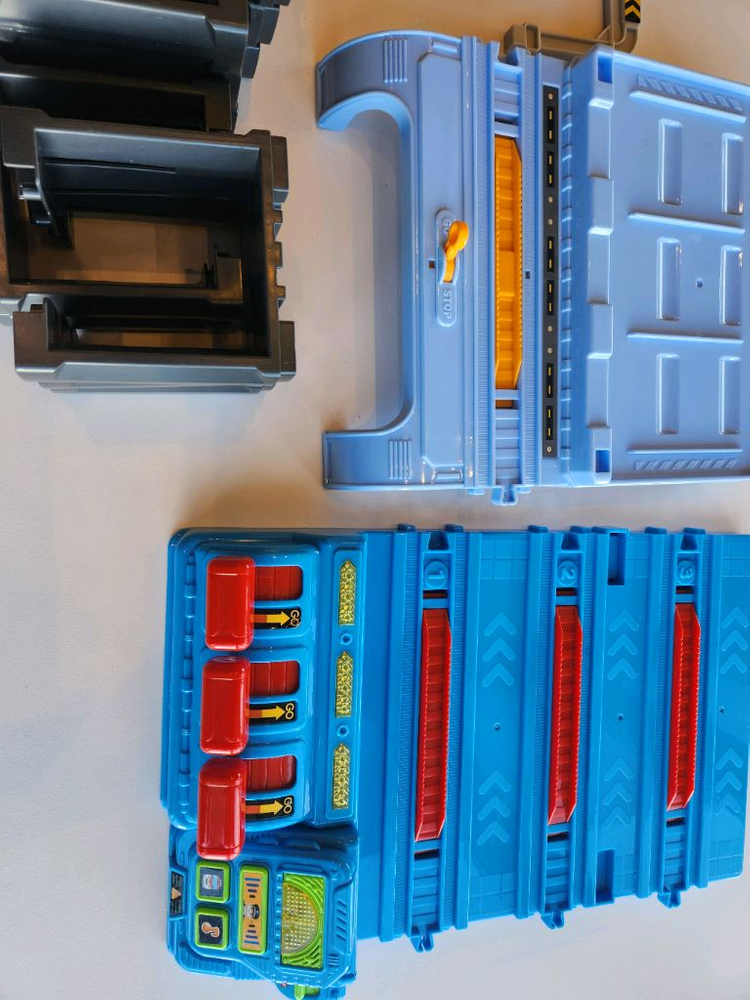 띠띠뽀 차량기지 놀이세트--1