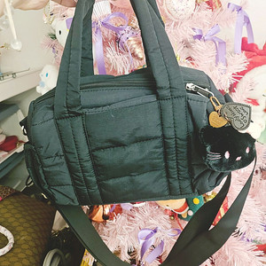 가볍고 실용적인 나일론 미니백