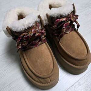 어그정품 펀카라 230사이즈..택포10