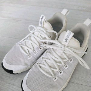 나이키메트콘프리 230사이즈