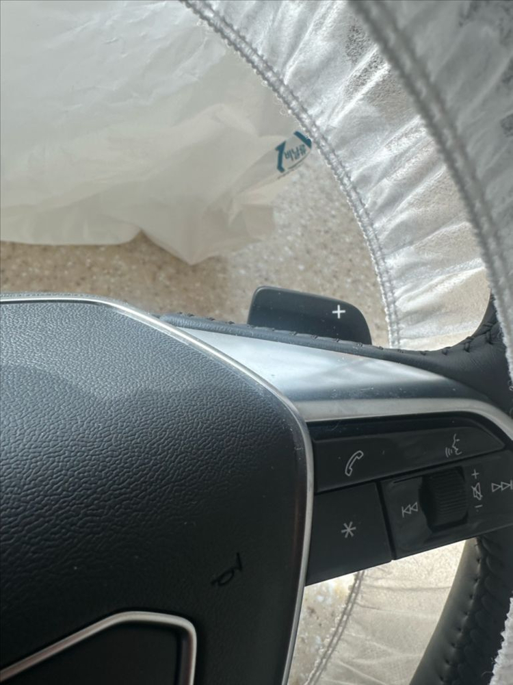 아우디 a6 c8 핸들--2