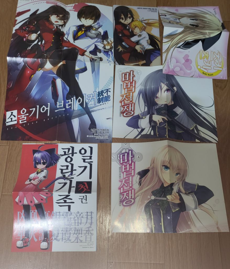 라이트노벨 초판 부록.아크릴등 180개 팝니다--9