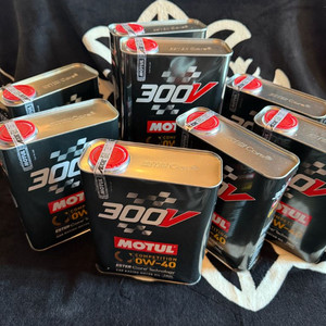 모튤300v 0w40 엔진오일 이미지