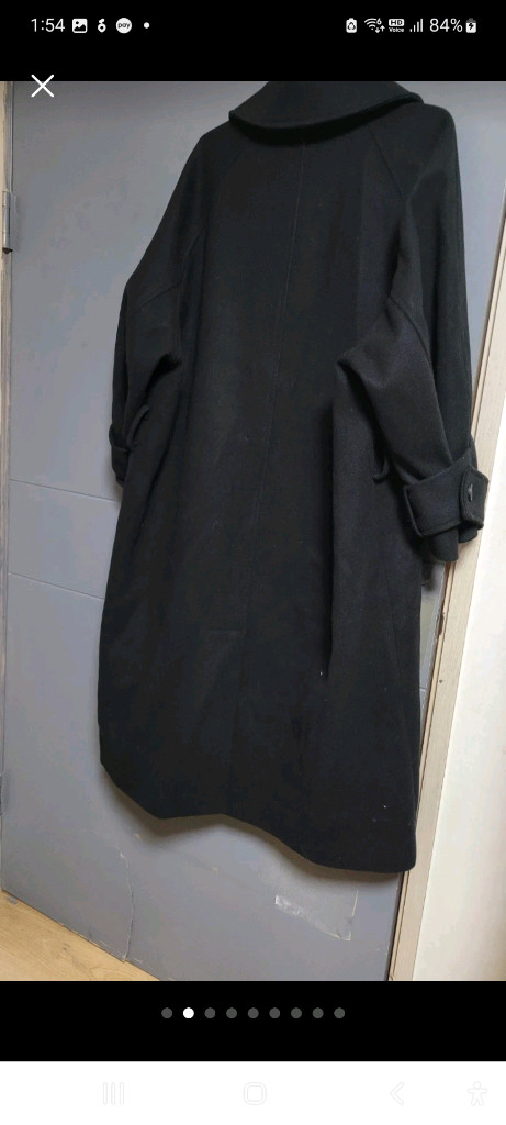 GARMENTS 브랜드의 블랙 발마칸어깨라인이 이쁘고 오버핏 코트입니다 프리 사이즈 66-77 .88도 밎으실듯.--1