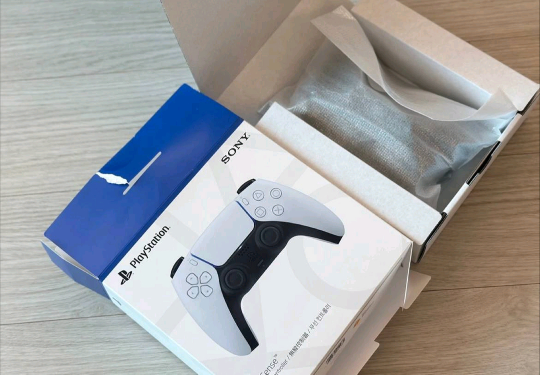 플스5 프로 , 듀얼센스 3개 판매합니다. (풀박스)--4