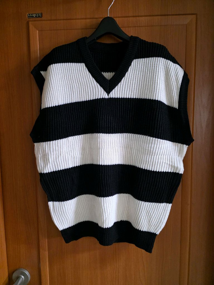 (새상품) 국내 내수 상품 브이넥 조끼..블랙--3