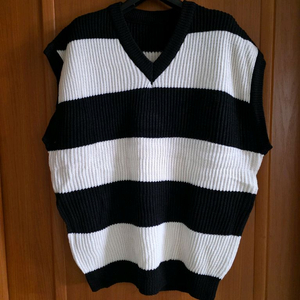 (새상품) 국내 내수 상품 브이넥 조끼..블랙