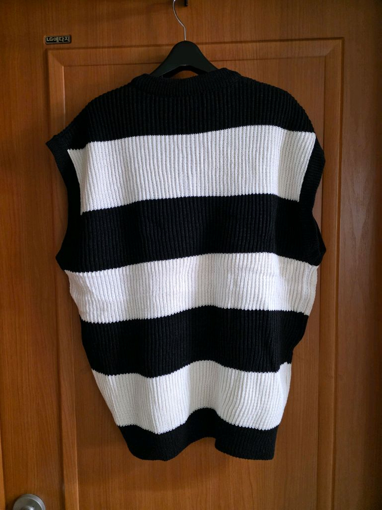 (새상품) 국내 내수 상품 브이넥 조끼..블랙--2