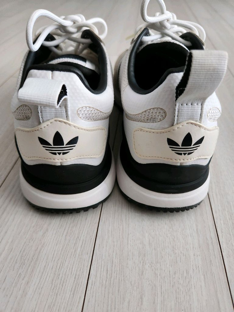 새상품급)아디다스 남녀공용 운동화 ZX 700 HD FY1103 스니커즈 사이즈250몇번 안신은거라 새거같아요^^운--3