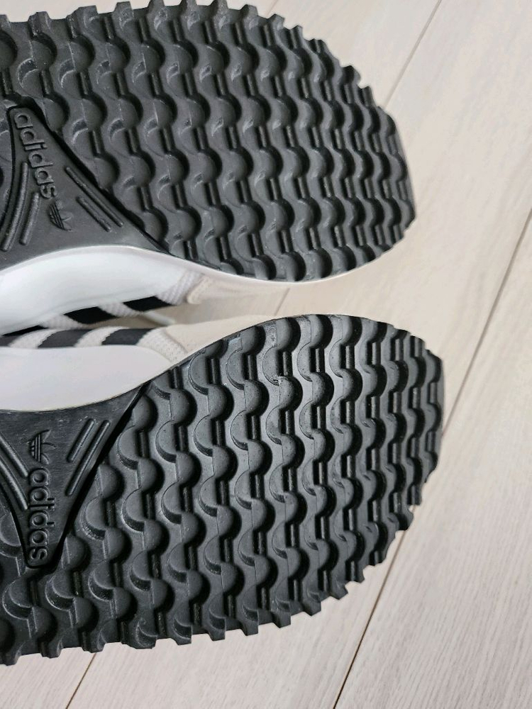 새상품급)아디다스 남녀공용 운동화 ZX 700 HD FY1103 스니커즈 사이즈250몇번 안신은거라 새거같아요^^운--8