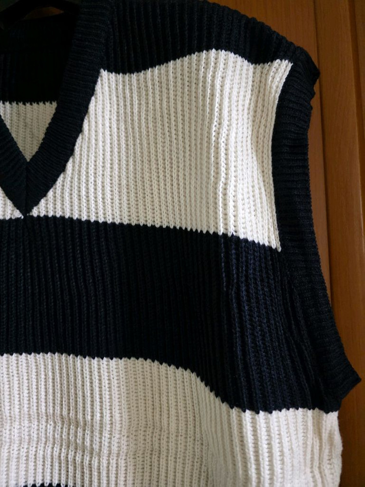 (새상품) 국내 내수 상품 브이넥 조끼..진네이비--5