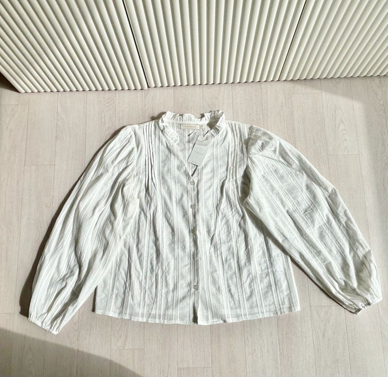 리클라라 브이넥 프릴 핀턱블라우스 화이트 새상품--7