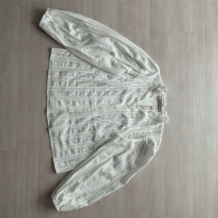 리클라라 브이넥 프릴 핀턱블라우스 화이트 새상품--8