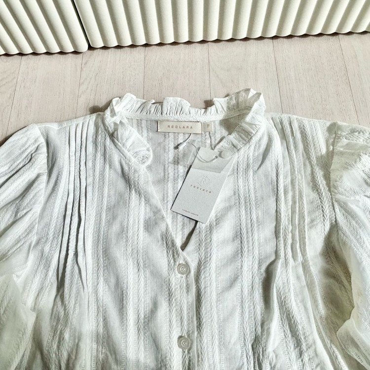 리클라라 브이넥 프릴 핀턱블라우스 화이트 새상품--9