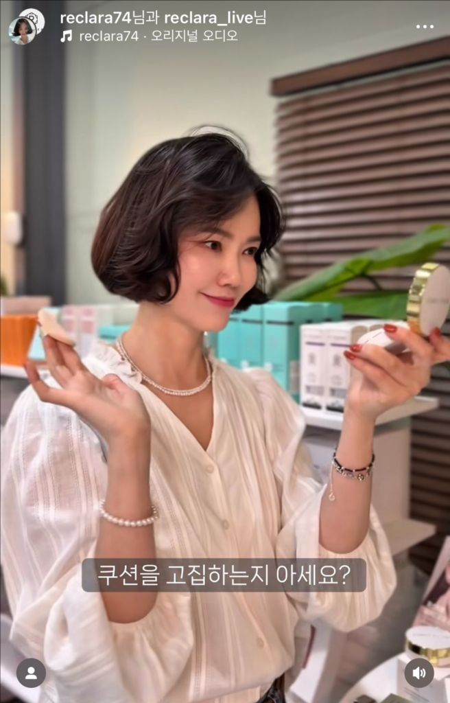 리클라라 브이넥 프릴 핀턱블라우스 화이트 새상품--3