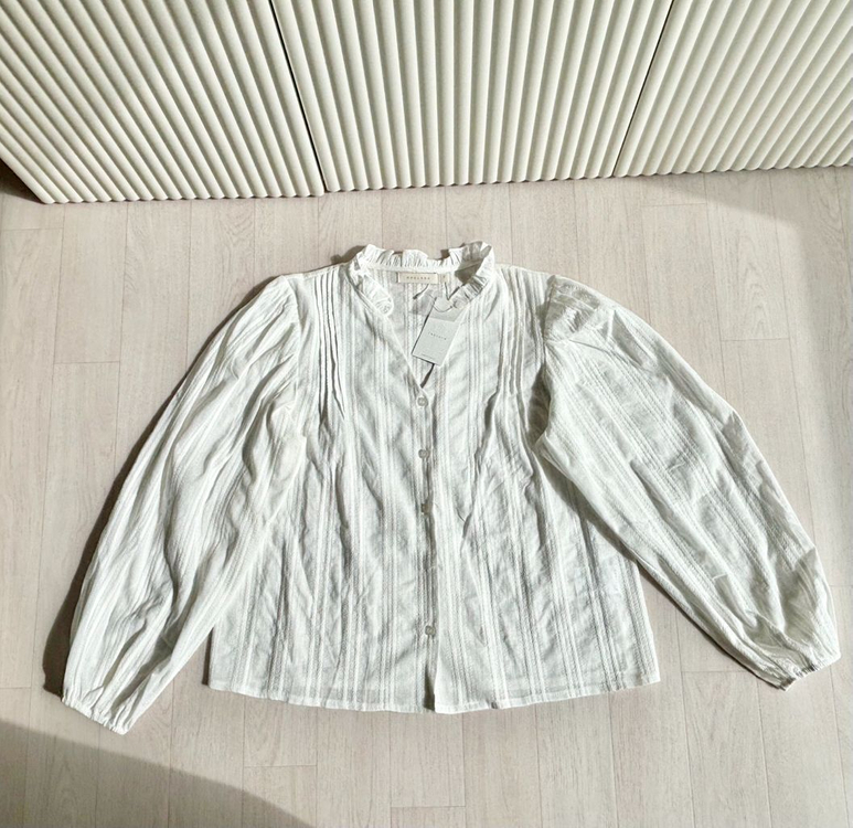 리클라라 브이넥 프릴 핀턱블라우스 화이트 새상품--5