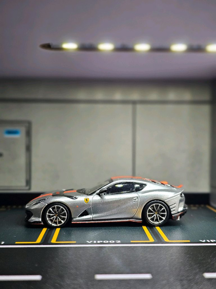 1:64 TOC 페라리 812 컴페티치오네--1