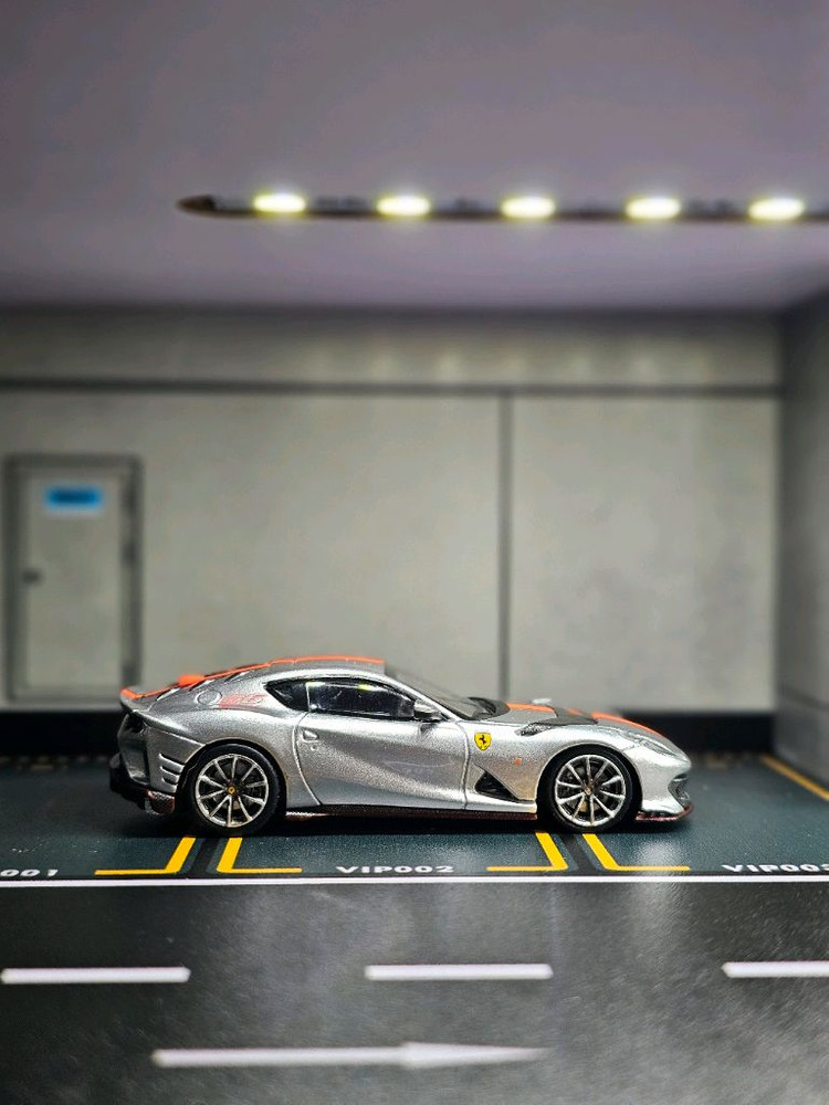 1:64 TOC 페라리 812 컴페티치오네--3