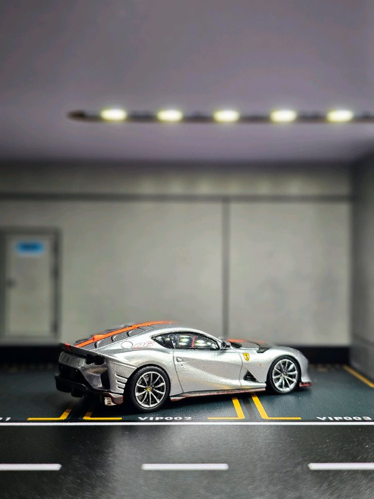 1:64 TOC 페라리 812 컴페티치오네--6