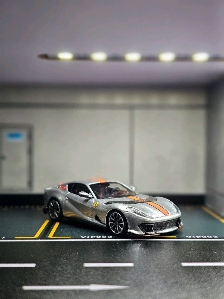 1:64 TOC 페라리 812 컴페티치오네--7