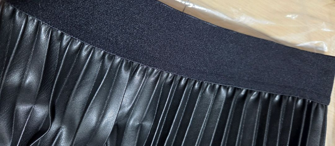 (새상품) 러브패리스 가죽 레더 밴딩 플리츠 스커트 블랙 듀엘 오즈세컨 레니본 보브 지컷 sjsj system--1