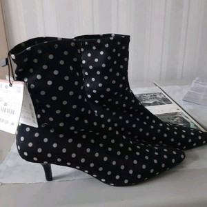 (새상품)자라땡땡이앵클부츠(가격다운)