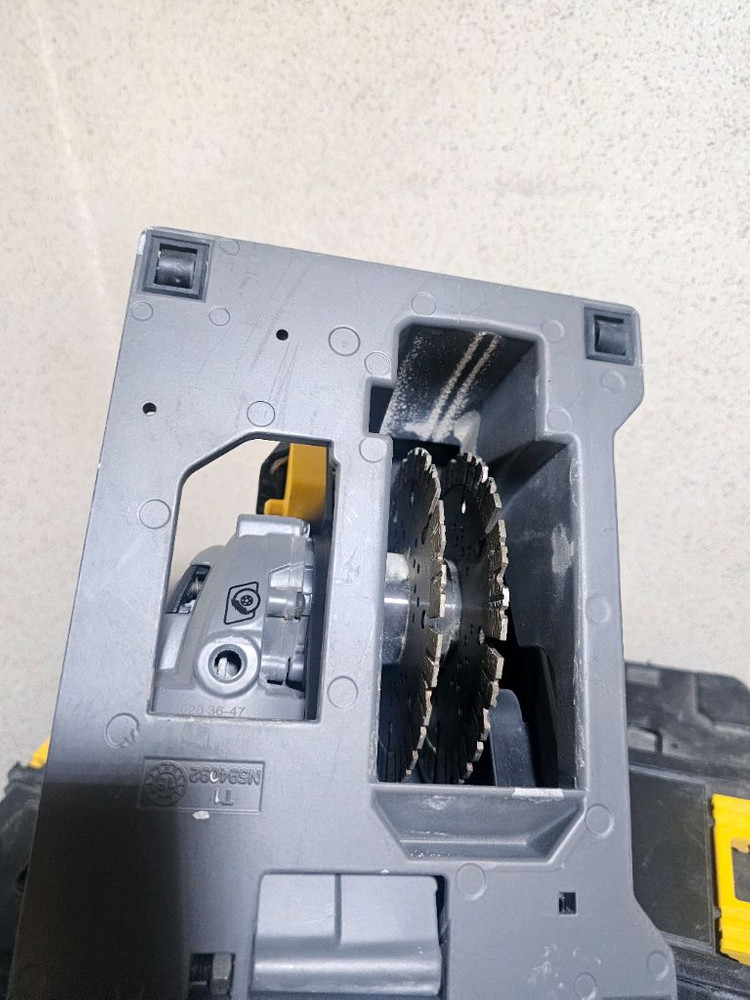 디월트 60V용 바닥 홈파기 DCG200 본체만 1회 사용 택포--3