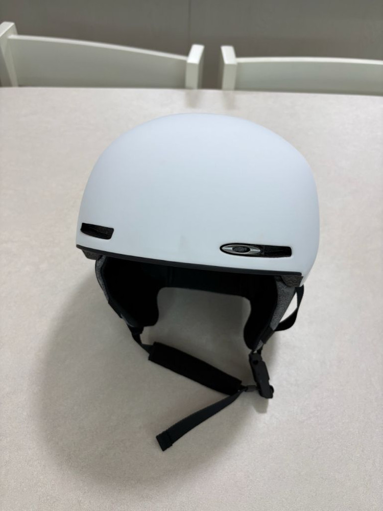 오클리 MOD1 스노우보드,스키 헬멧 화이트/블랙 일괄판매 이미지