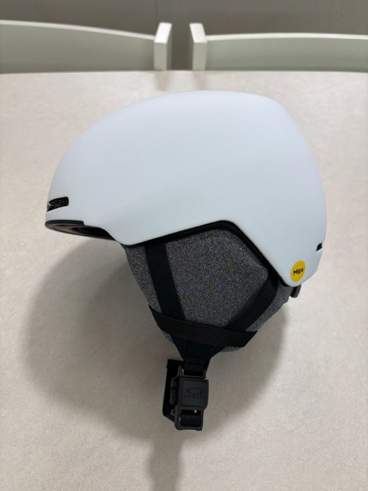 오클리 MOD1 스노우보드,스키 헬멧 화이트/블랙 일괄판매 이미지
