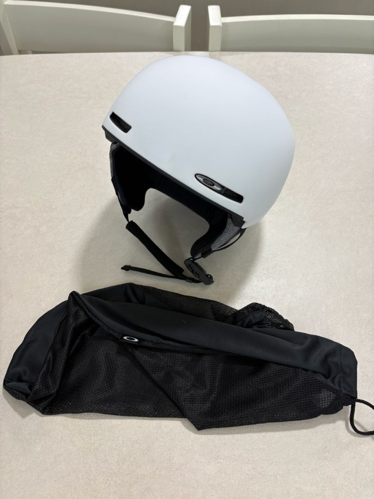 오클리 MOD1 스노우보드,스키 헬멧 화이트/블랙 일괄판매 이미지