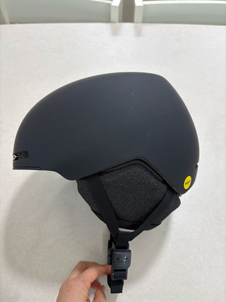 오클리 MOD1 스노우보드,스키 헬멧 화이트/블랙 일괄판매 이미지