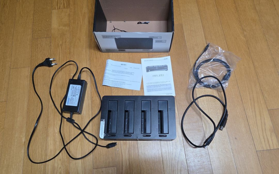 새로텍 Sarotech Smart Dock SD-40US3-6G 4베이 도킹스테이션--1