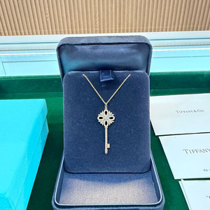 정품 티파니 빅토리아 키 목걸이 이미지