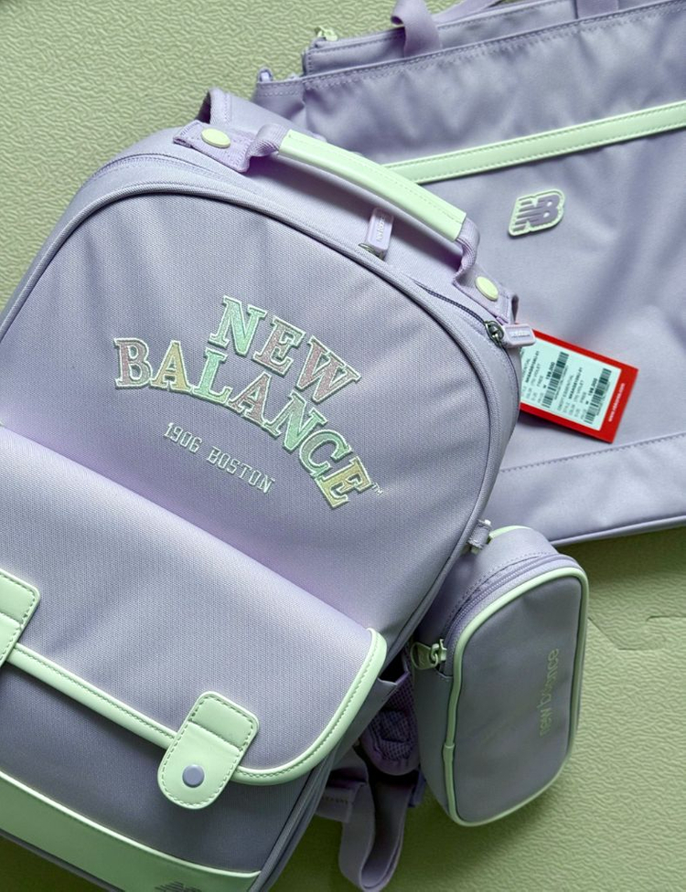 [새제품] 뉴발란스키즈 에센셜 백팩 세트 초등학생 저학년 책가방 보조가방--4