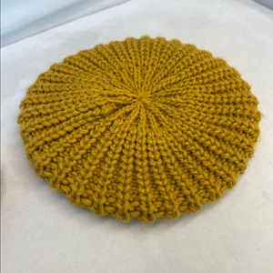 겨자색 니트 빵모자 베레모