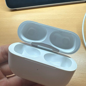 에어팟 프로 2세대 라이트닝 / C타입 본체 판매합니다