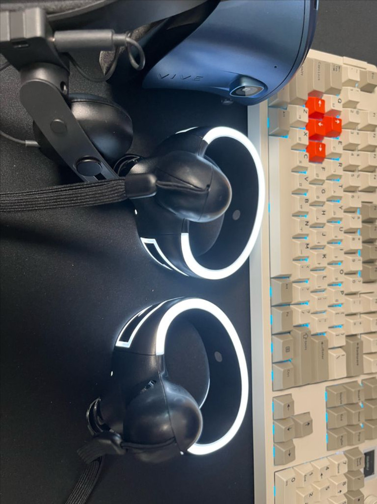 vive cosmos , 무선어댑터 포함--2