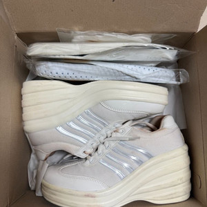 고도리슈즈 여자스포츠모델 운동화 신발 235사이즈