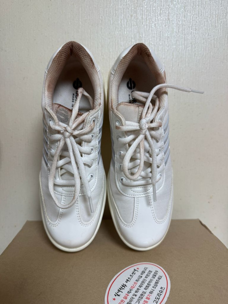 고도리슈즈 여자스포츠모델 운동화 신발 235사이즈--3