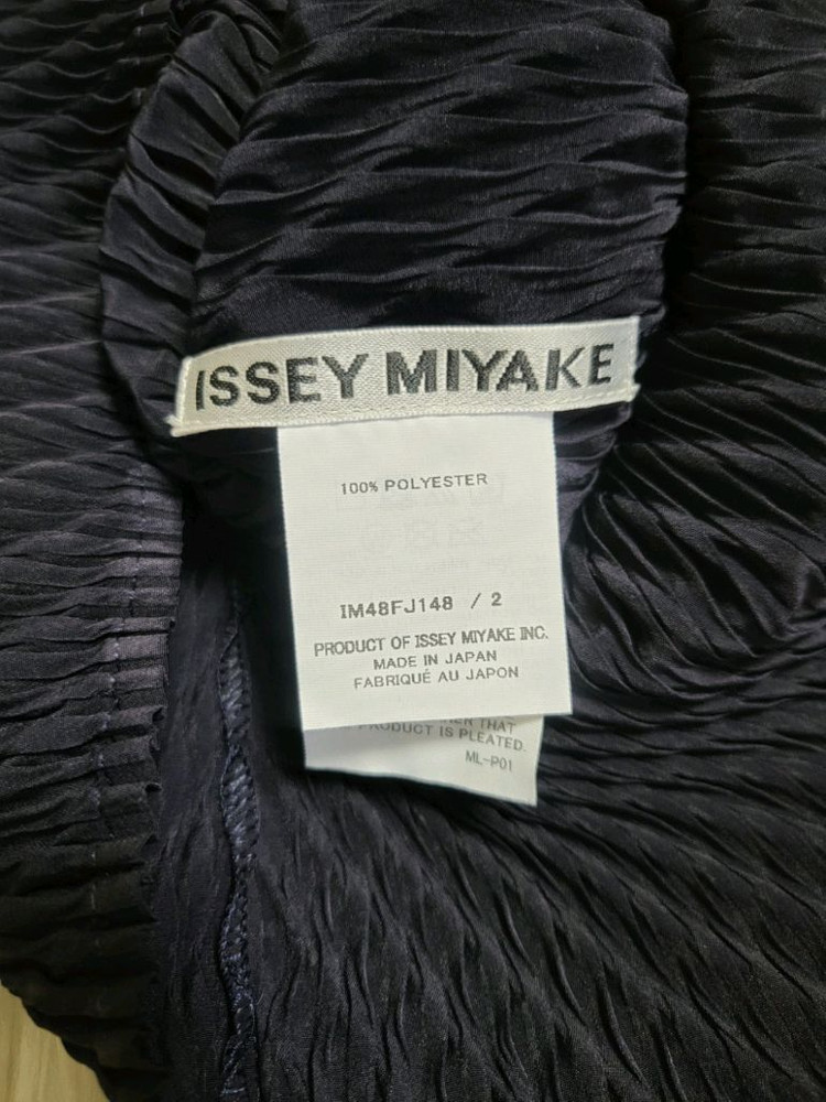 이세이미야케 탑 오비큘러 플리츠 탑 긴소매 탑 미드나잇 네이비 2사이즈 이미지