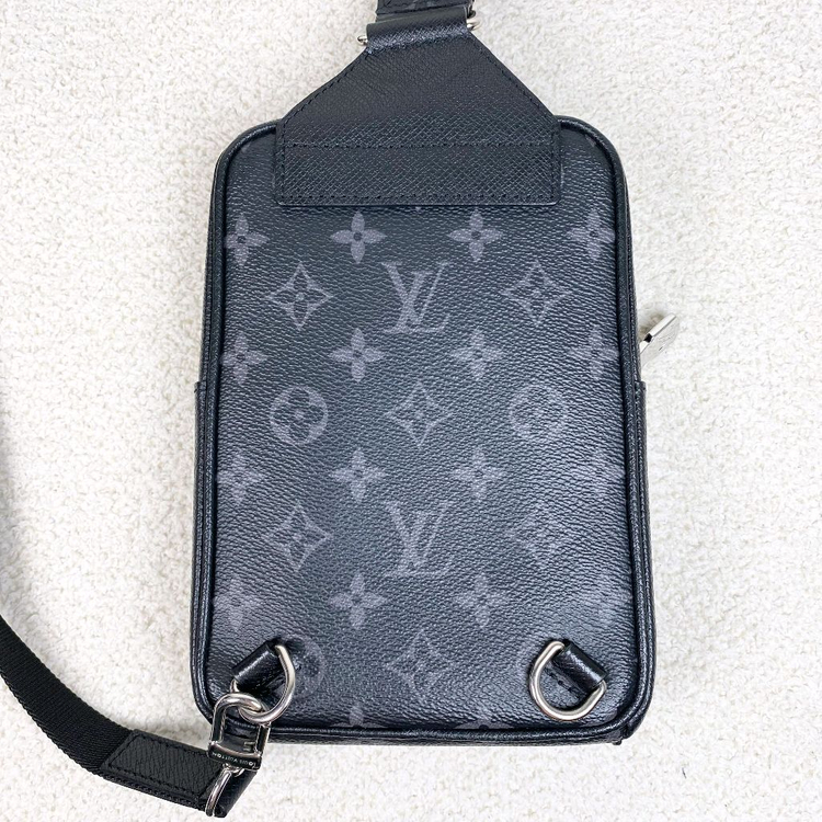 루이비통 크로스백 아웃도어 슬링백--1