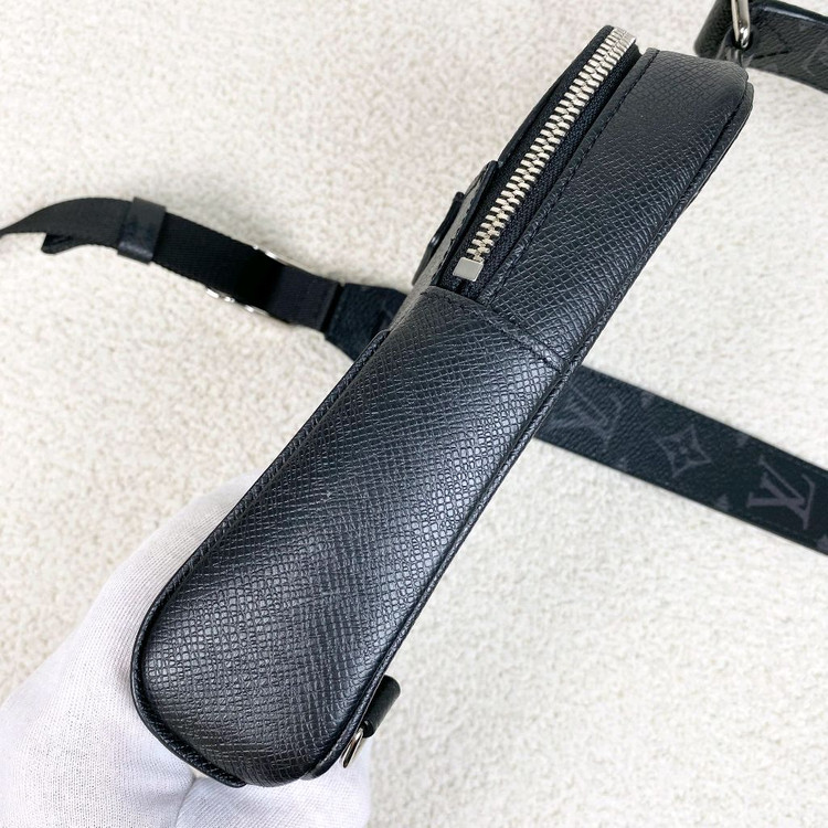 루이비통 크로스백 아웃도어 슬링백--4