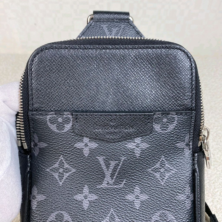 루이비통 크로스백 아웃도어 슬링백--5