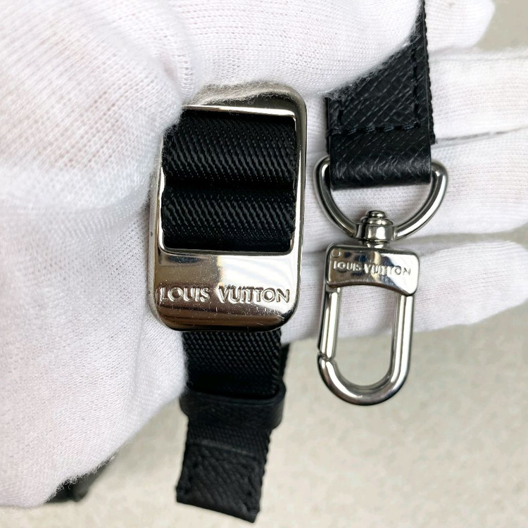 루이비통 크로스백 아웃도어 슬링백--8