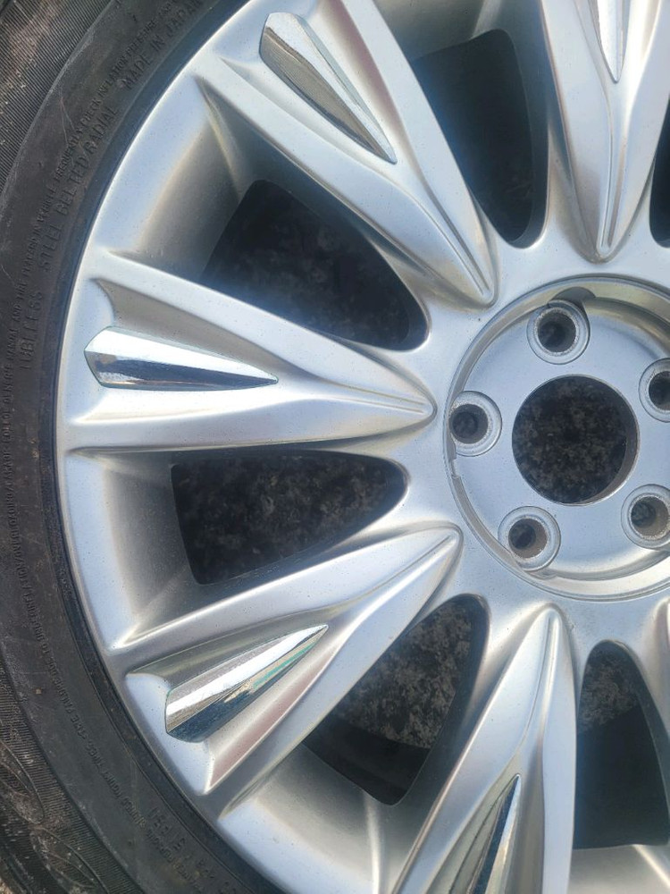 제네시스BH 380 2010년 스페어 타이어 2개 이미지