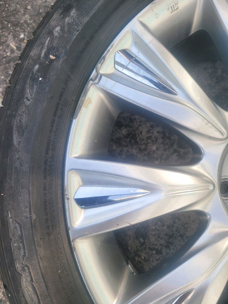 제네시스BH 380 2010년 스페어 타이어 2개 이미지