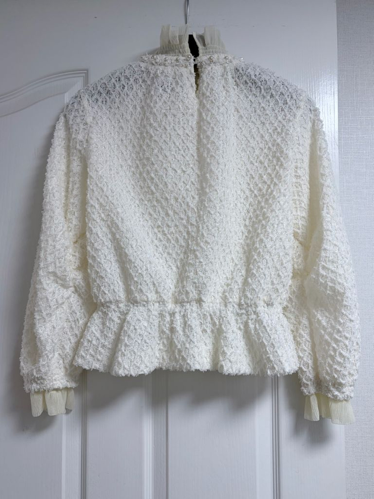 [오브제] 부클 텍스처 블록 펄 블라우스--4