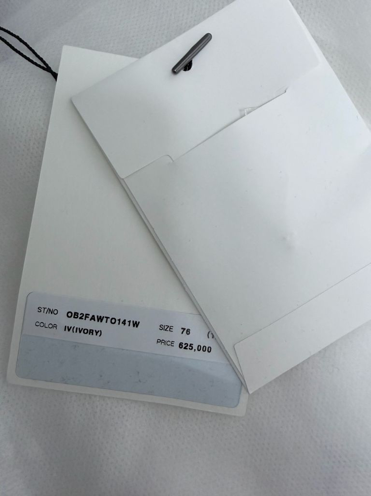 [오브제] 부클 텍스처 블록 펄 블라우스--6